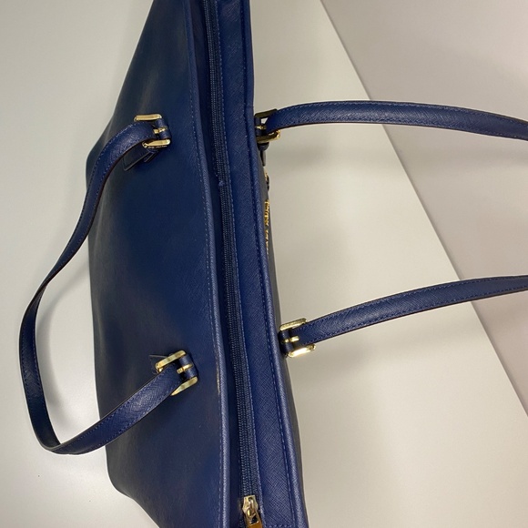 🔥Michael Kors Jet Set Navy Blue Shoulder Bag in Saffiano Leather - Picture 7 of 14